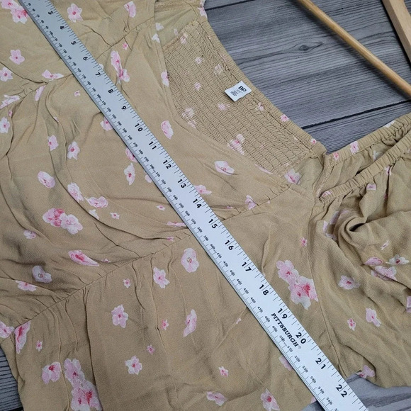 NWT BP. Women's Crop Blouse Top Size 3X Beige Floral 100% Viscose Short Sleeves - Picture 6 of 9